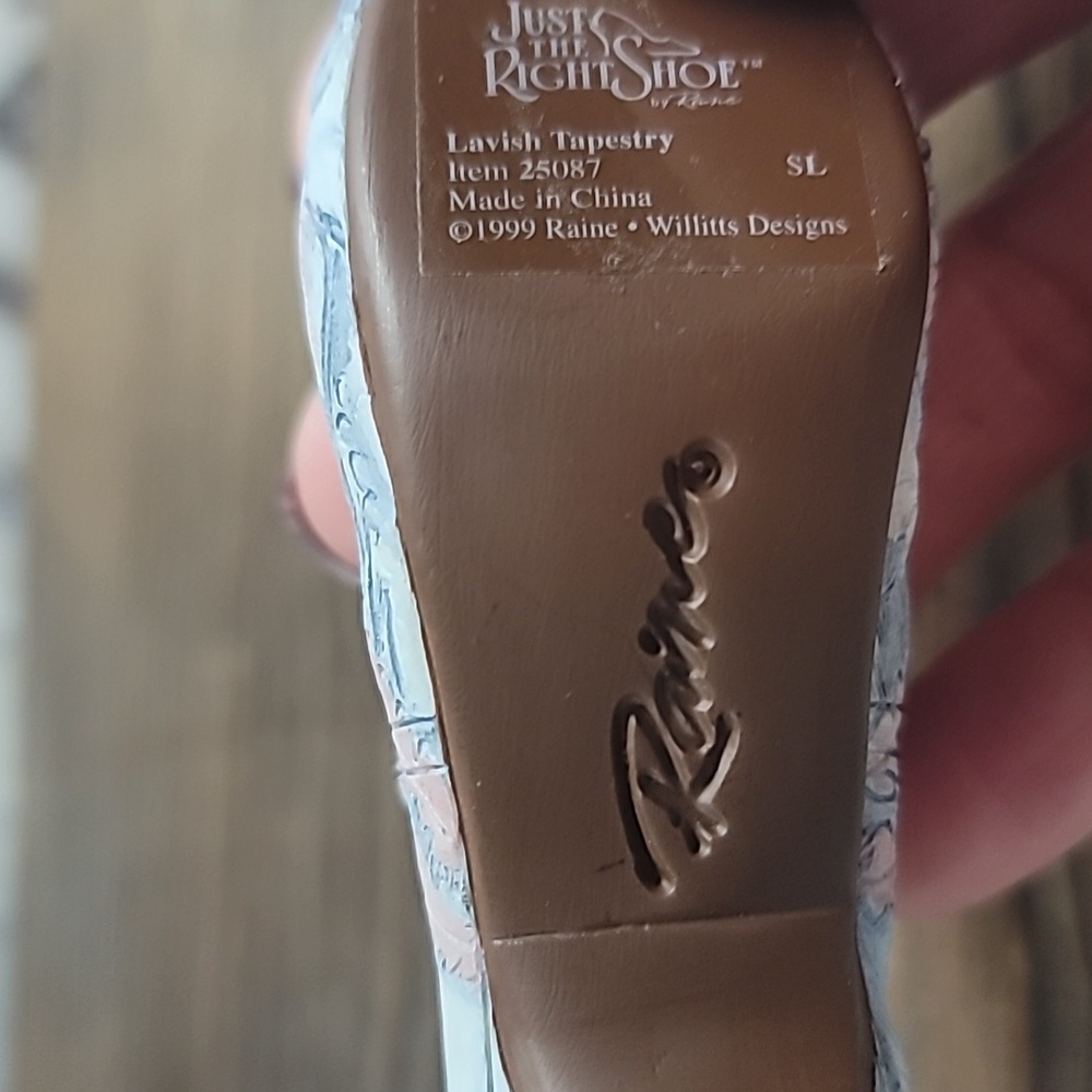 "Lavish Tapestry" SIGNED Raine  Just The Right Shoe #25087 1999 - Picture 6 of 6